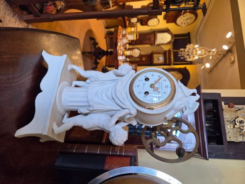 BEAUTIFUL MANTEL CLOCK WITH PUTTI - ADDITIONAL PHOTO 1