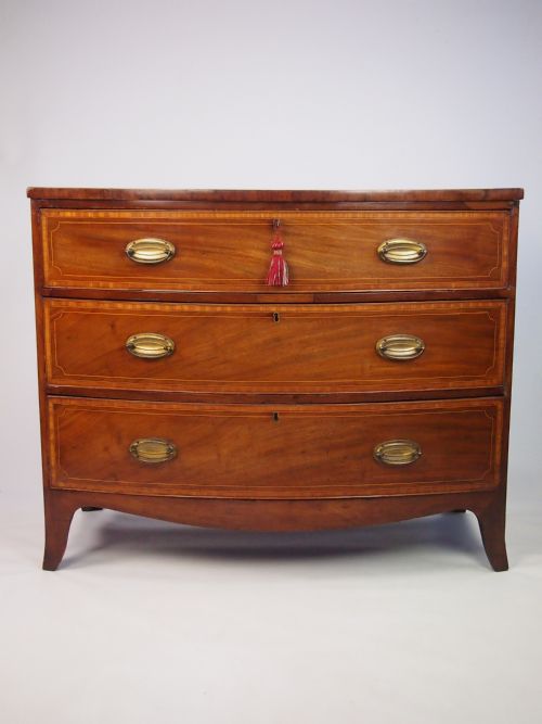 Small Antique George III / Regency Bow Front Chest Drawers