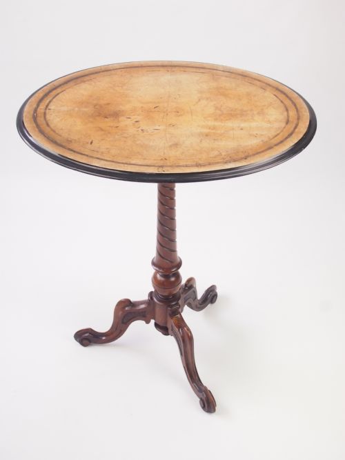 Antique Victorian Walnut Occasional Table / Lamp Table