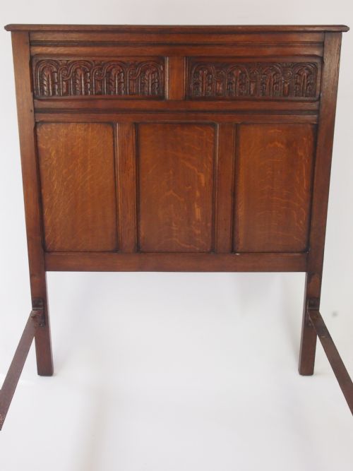 fig 2. Large Single Panelled Oak Bed