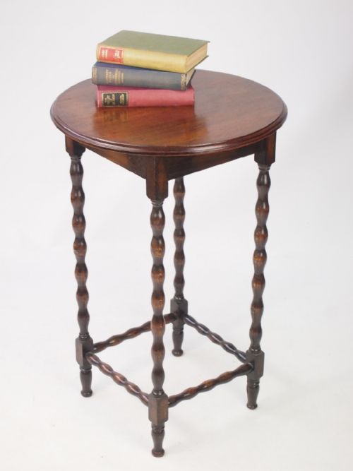 Small Oak Side Table or Lamp Table
