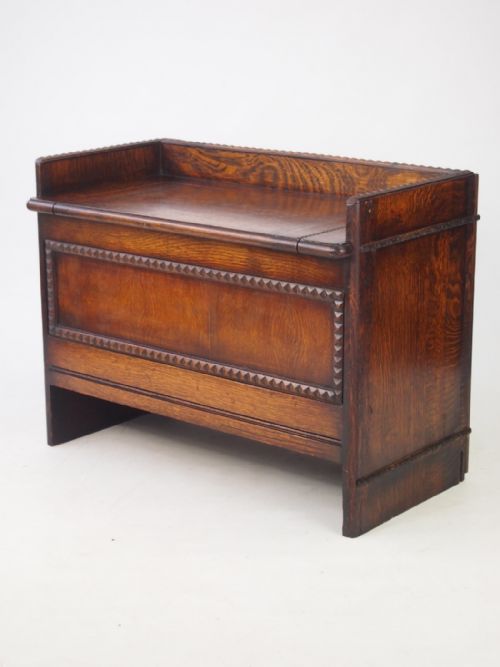 Small Oak Settle or Box Seat