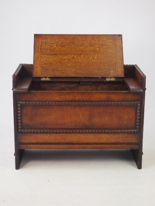 fig 1. Small Oak Settle or Box Seat