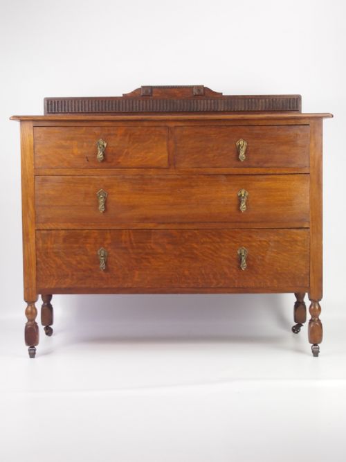 Oak Chest of Drawers