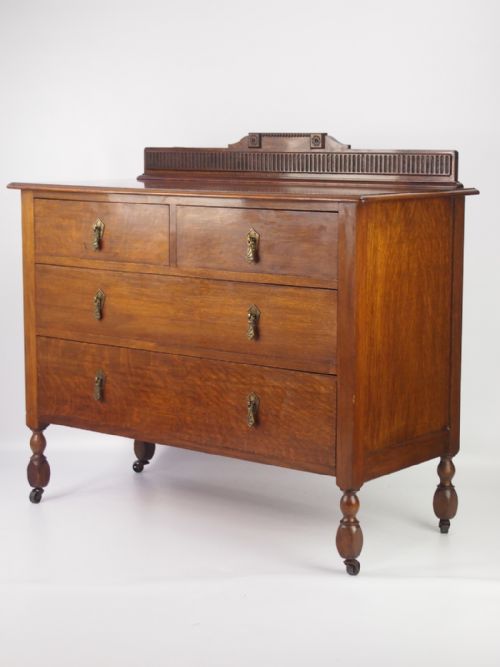 fig 1. Oak Chest of Drawers