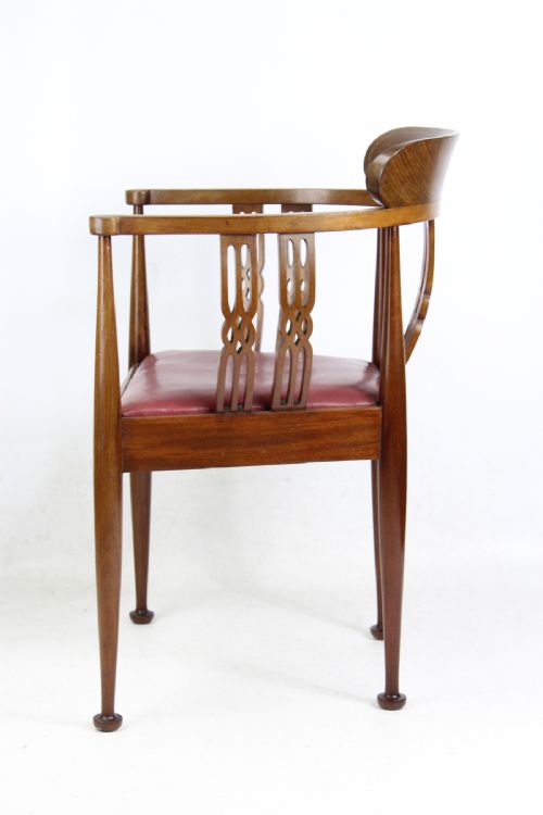 fig 1. Edwardian Arts & Crafts Mahogany Tub Chair