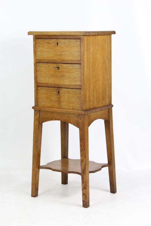 Arts & Crafts Oak Chest of Drawers