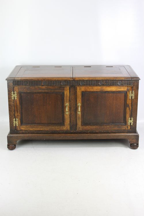 Panelled Oak Ottoman Tv Unit