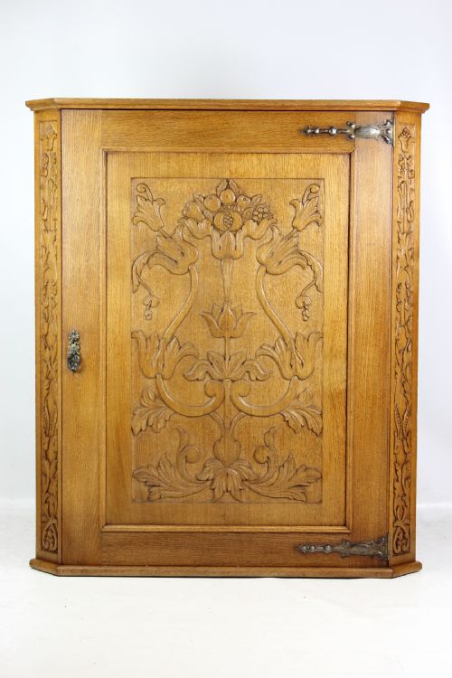 Large Edwardian Arts & Crafts Oak Corner Cupboard
