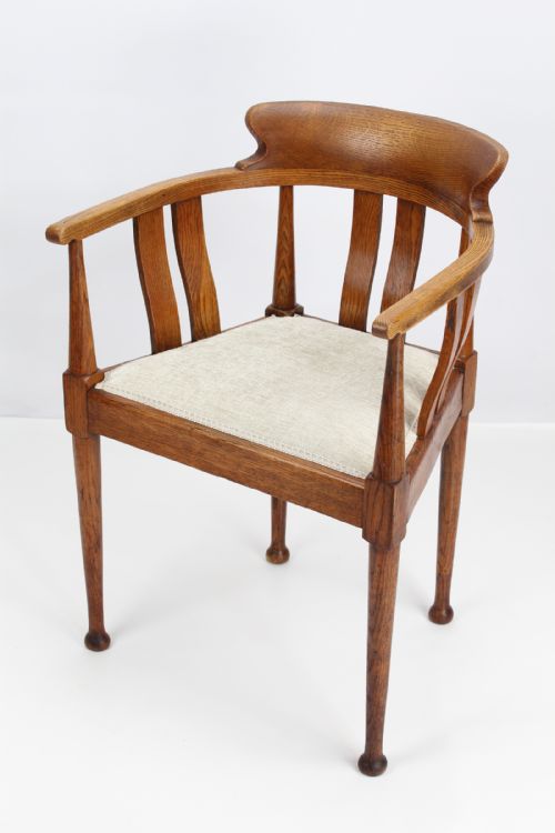 fig 1. Edwardian Arts & Crafts Oak Tub Chair