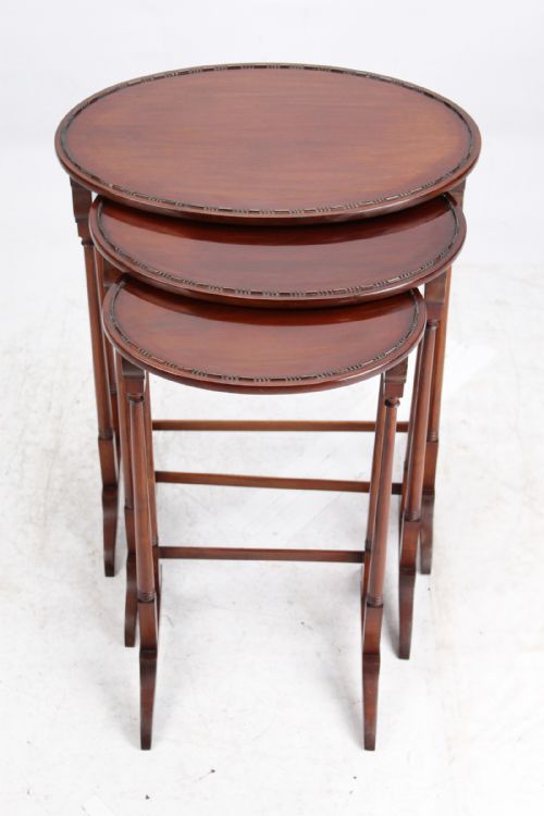 Victorian Nest of 3 Mahogany Tables Manner of Gillows