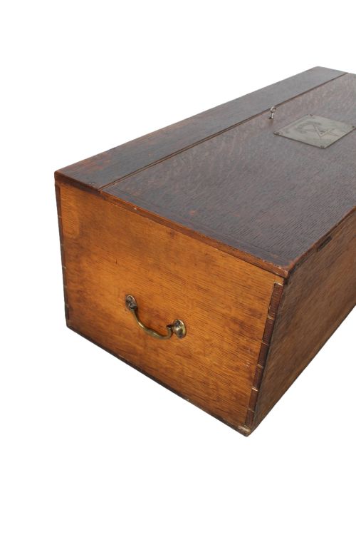 OAK MASONIC DEED CHEST COFFEE TABLE - ADDITIONAL PHOTO 9