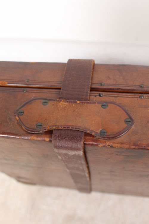 ANTIQUE OAK LEATHER DOUBLE GUN CASE WITH KEY - ADDITIONAL PHOTO 7