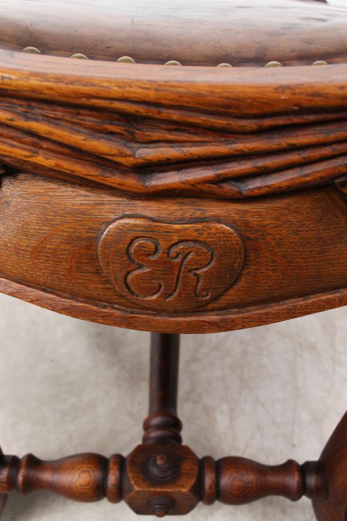 LARGE ANTIQUE EDWARDIAN LIONS HEAD CARVED OAK STOOL - ADDITIONAL PHOTO 6