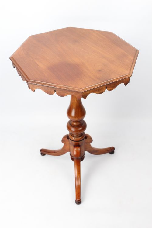 VICTORIAN MAHOGANY OCTAGONAL LAMP TABLE WITH TILT TOP - ADDITIONAL PHOTO 1