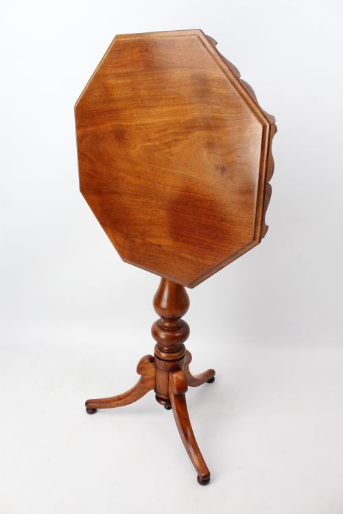 VICTORIAN MAHOGANY OCTAGONAL LAMP TABLE WITH TILT TOP - ADDITIONAL PHOTO 2