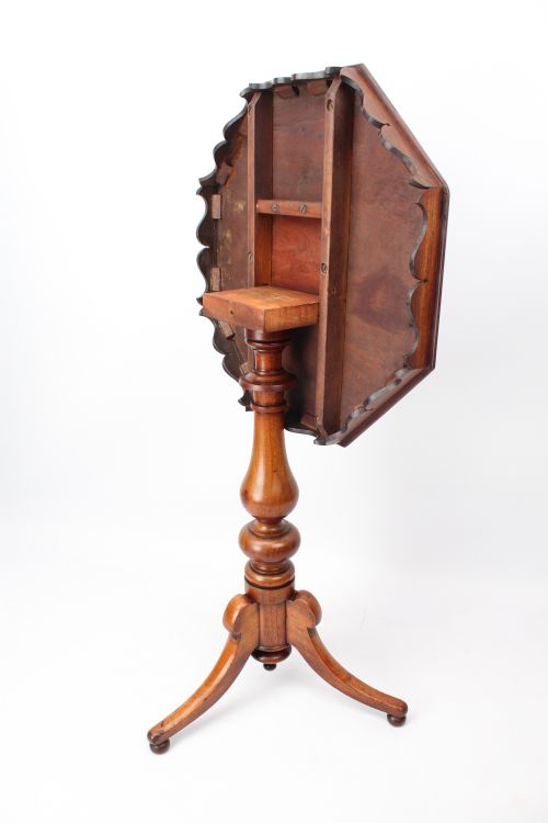 VICTORIAN MAHOGANY OCTAGONAL LAMP TABLE WITH TILT TOP - ADDITIONAL PHOTO 4