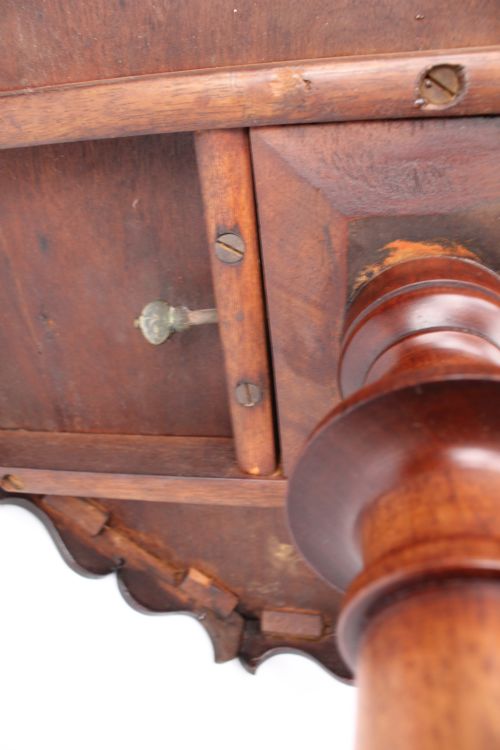 VICTORIAN MAHOGANY OCTAGONAL LAMP TABLE WITH TILT TOP - ADDITIONAL PHOTO 9
