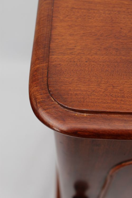 VICTORIAN MAHOGANY BEDSIDE CABINET - ADDITIONAL PHOTO 7