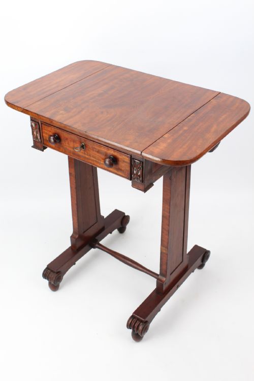 SMALL REGENCY MAHOGANY LAMP TABLE - ADDITIONAL PHOTO 1