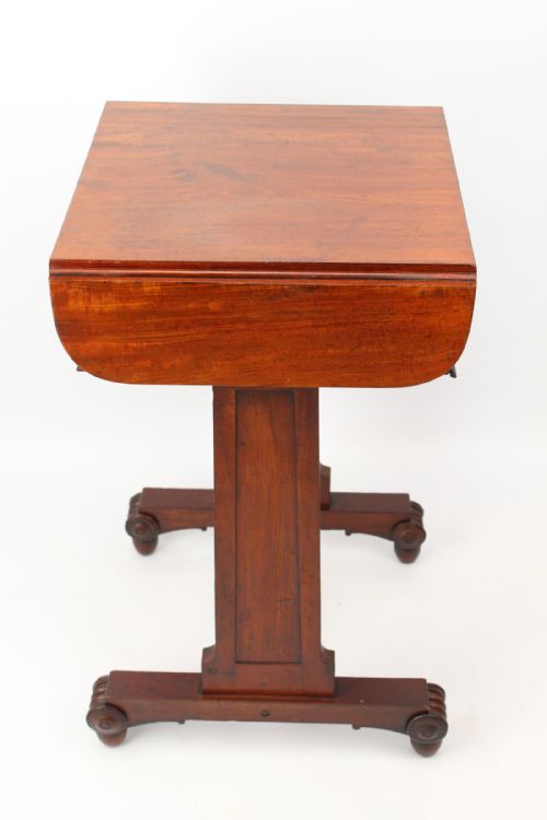 SMALL REGENCY MAHOGANY LAMP TABLE - ADDITIONAL PHOTO 4