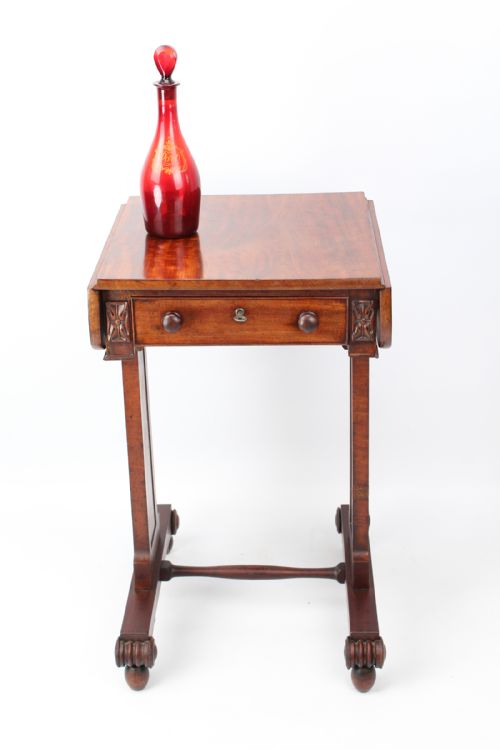 SMALL REGENCY MAHOGANY LAMP TABLE - ADDITIONAL PHOTO 13