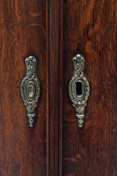 GEORGIAN OAK BOW FRONT CORNER CUPBOARD - ADDITIONAL PHOTO 5