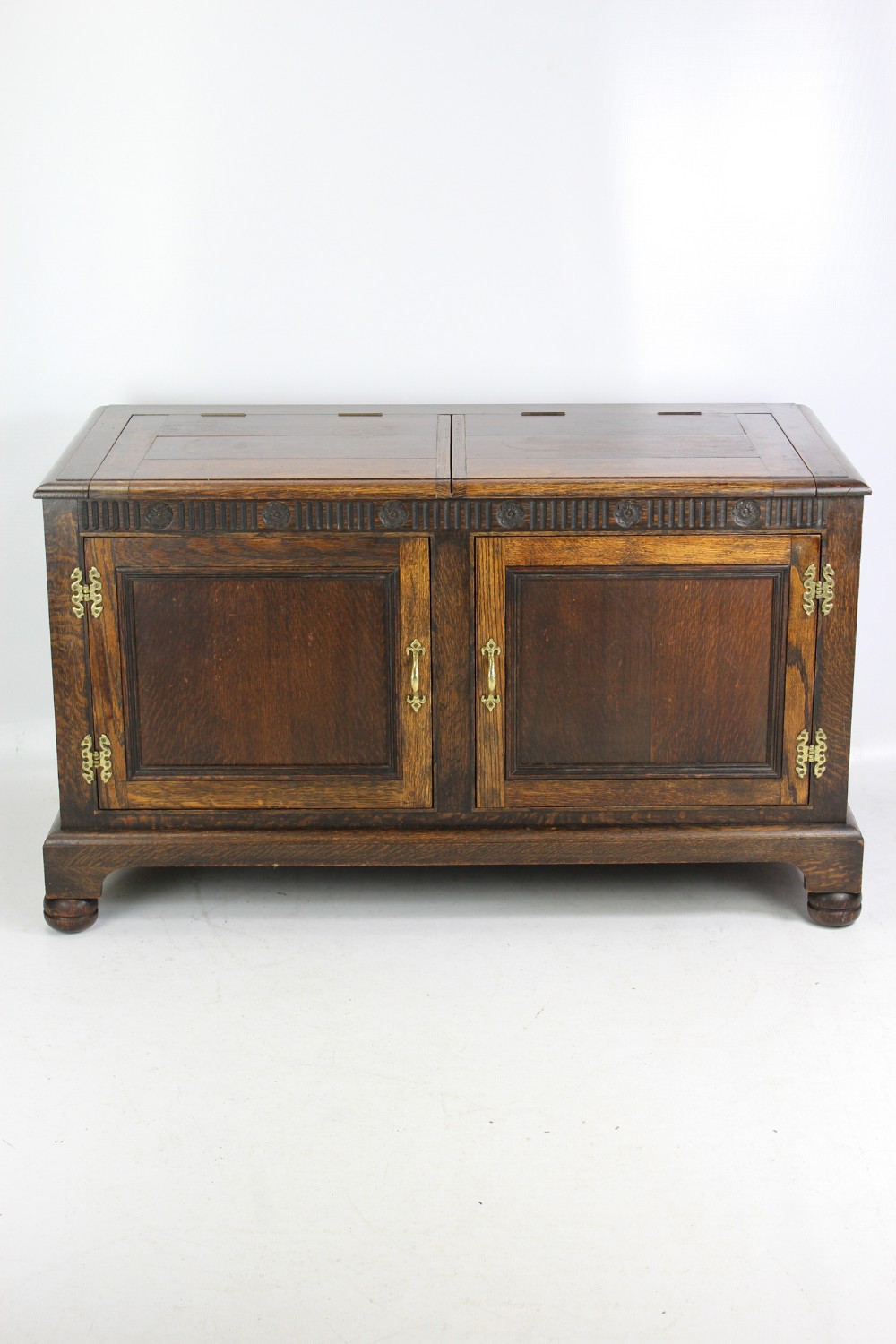 Panelled Oak Ottoman TV Unit