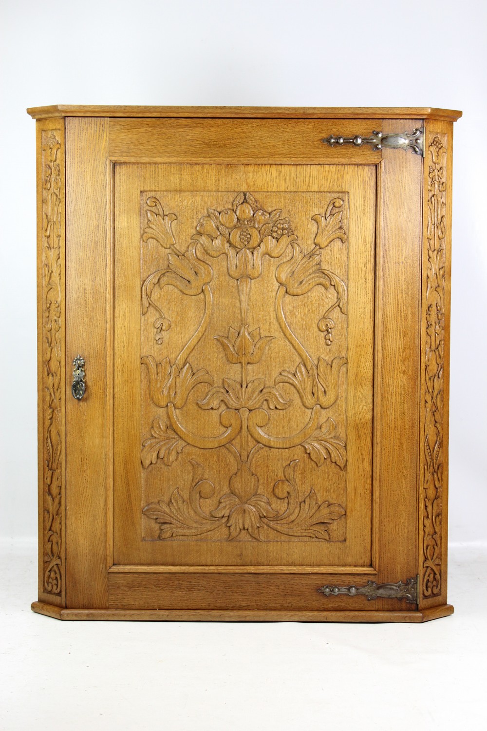 Large Edwardian Arts & Crafts Oak Corner Cupboard