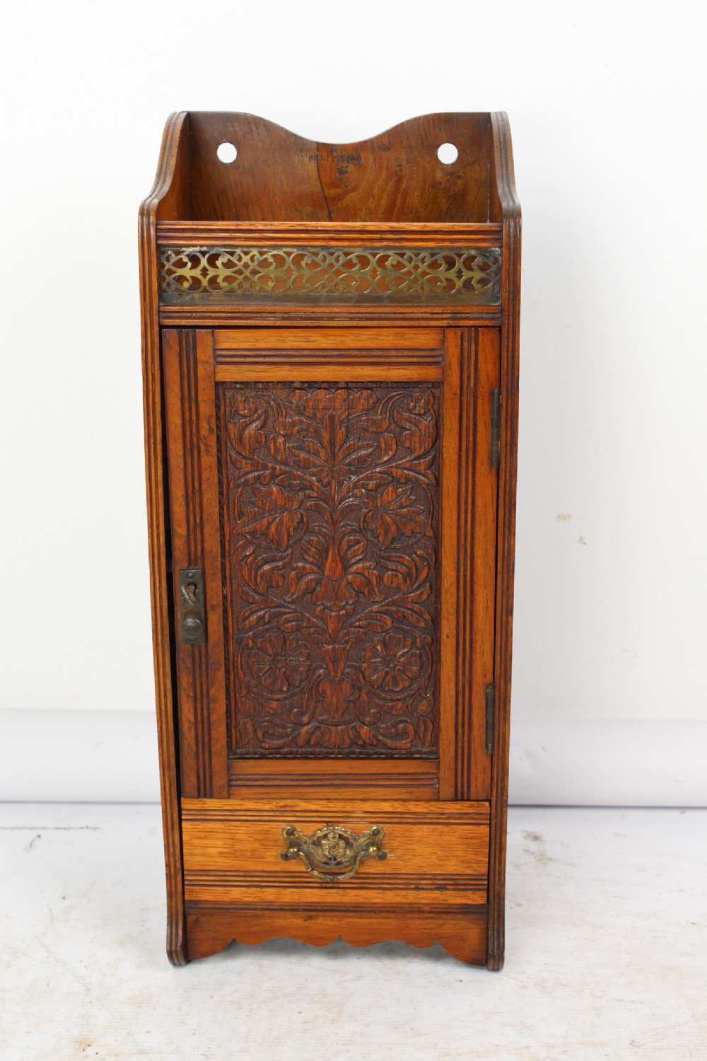 Edwardian Arts & Crafts Oak Hanging Cabinet