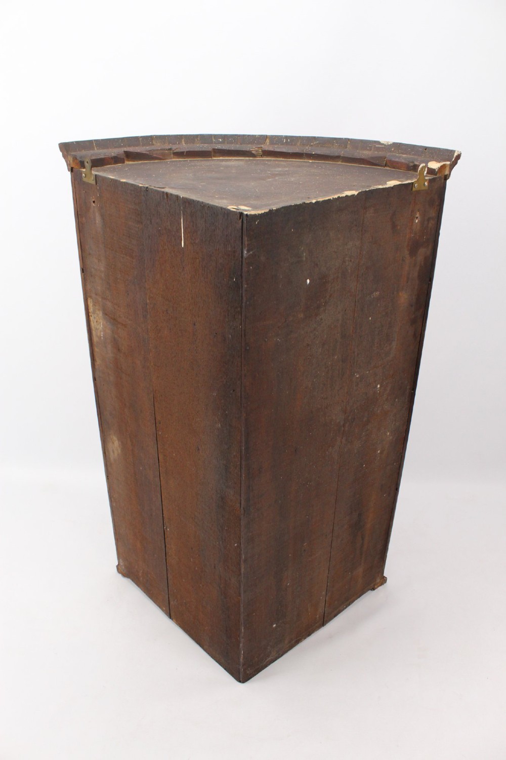 An 18th-century Georgian oak corner cupboard featuring a curved bow front, brass H-hinges, keyhole escutcheon plates, and mahogany crossbanding. View XIII