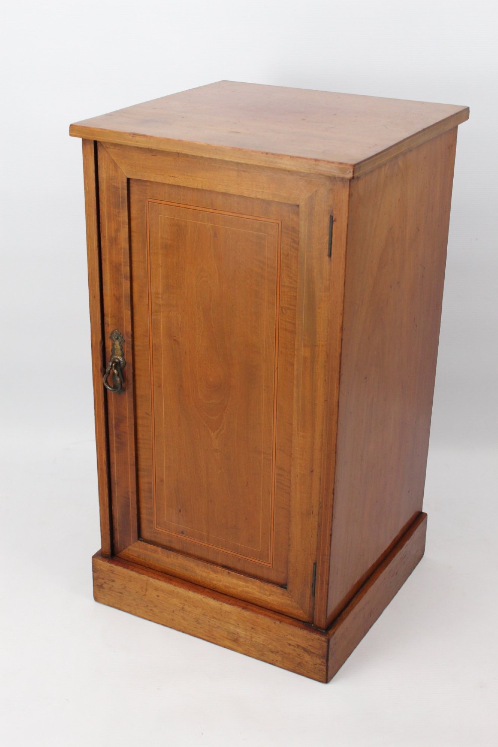 A small Edwardian mahogany bedside cabinet featuring fine boxwood string inlay on the single cupboard door and a brass drop handle. View III