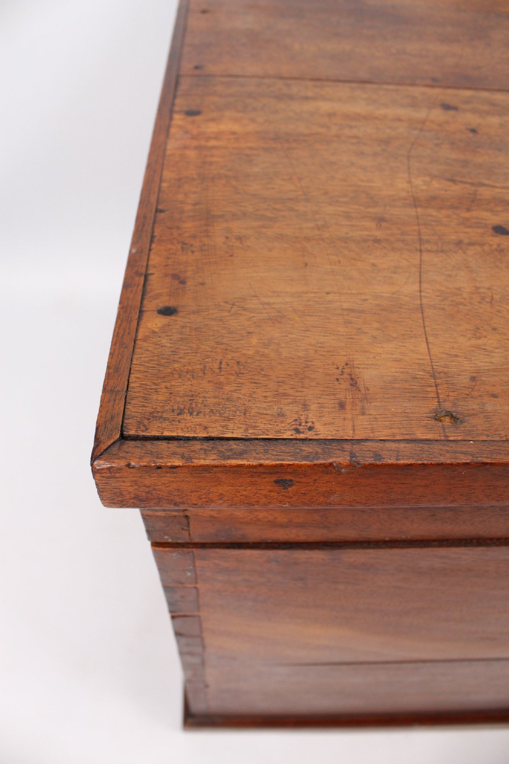 A rectangular Victorian mahogany storage chest featuring exposed dovetail corner joints, a flat hinged lid, and a central brass handle. View IX