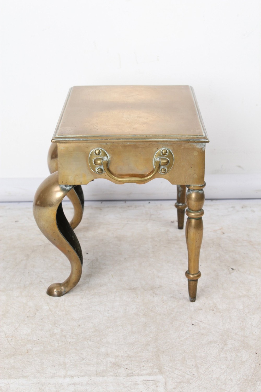 An antique Georgian brass footman featuring cabriole front legs, turned rear legs, side drop handles, and a rectangular top surface. View III