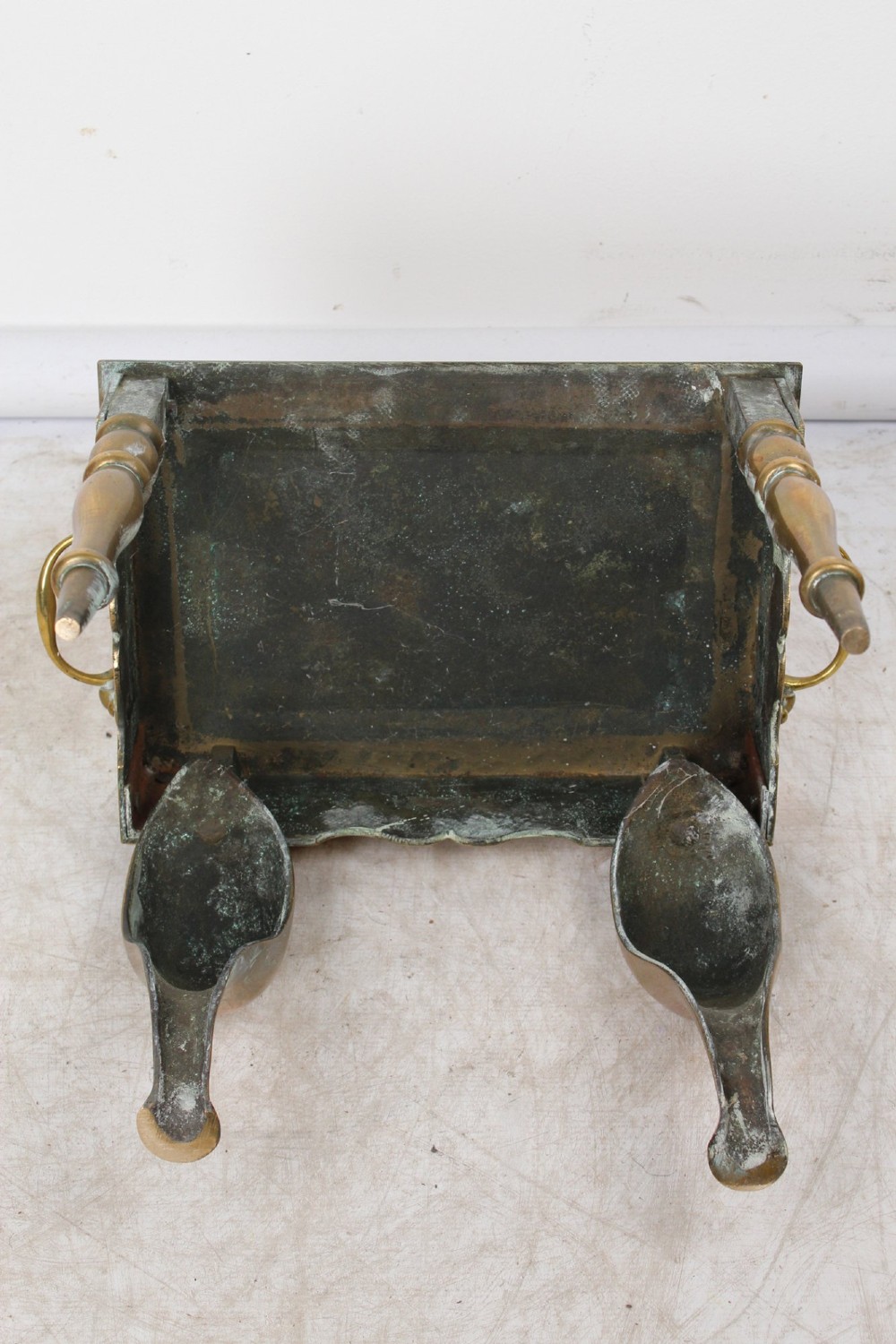 An antique Georgian brass footman featuring cabriole front legs, turned rear legs, side drop handles, and a rectangular top surface. View V