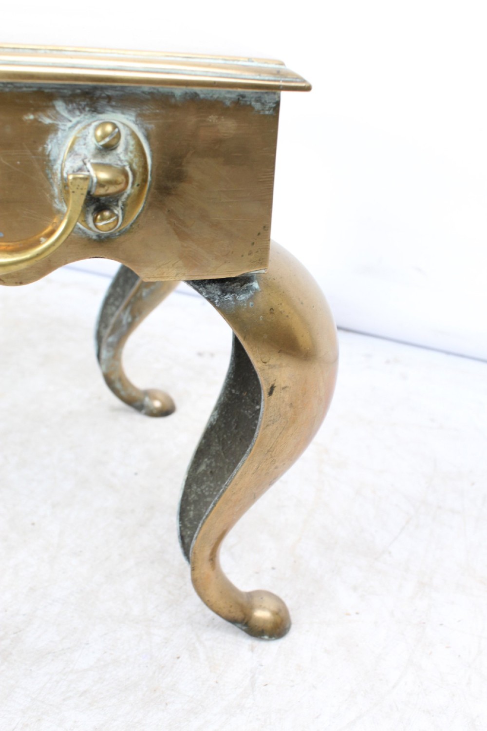 An antique Georgian brass footman featuring cabriole front legs, turned rear legs, side drop handles, and a rectangular top surface. View X
