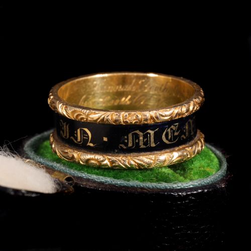 THE ANTIQUE VICTORIAN 1837 'IN MEMORY OF' 18CT GOLD ENGRAVED MOURNING RING - ADDITIONAL PHOTO 5