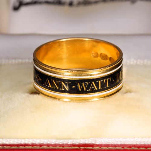 THE ANTIQUE GEORGIAN 1799 BLACK AND WHITE ENAMELLED MOURNING RING