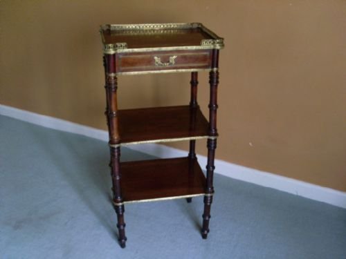 A 19thc Whatnot (Etage)