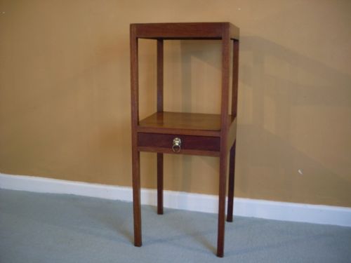 A Georgian Mahogany Wash Stand