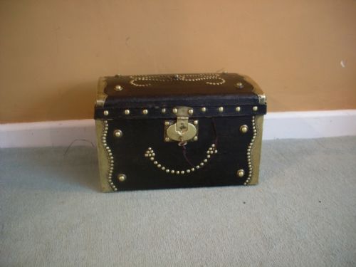 A Petite Early 19thc Ladies Travel Casket