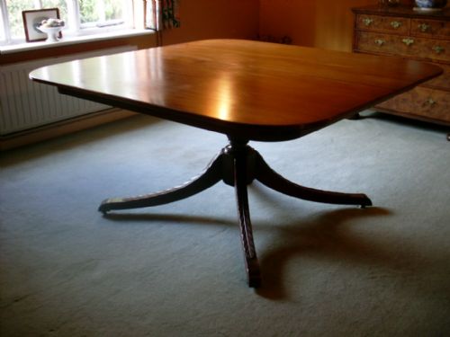 fig 1. A huge late Victorian extending dining table