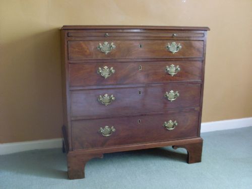 A Late Georgian Mahogany Bachelors Chest.