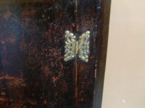 fig 1. An 18thC chinoiserie corner cupboard