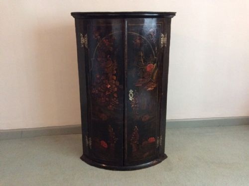 A Georgian Chinoiserie Cupboard