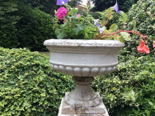 A PAIR OF LARGE 19THC GARDEN URNS - ADDITIONAL PHOTO 4