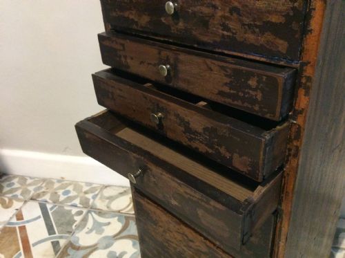 A WATCHMAKERS TALL BANK OF 9 DRAWERS - ADDITIONAL PHOTO 7