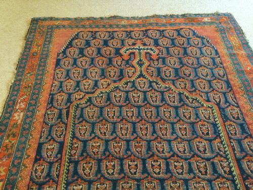 AN ANTIQUE CAUCASIAN PRAYER RUG - ADDITIONAL PHOTO 4