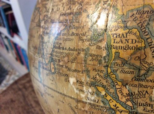 A GEOGRAPHIA 10'' TERRESTRIAL WORLD GLOBE - ADDITIONAL PHOTO 12