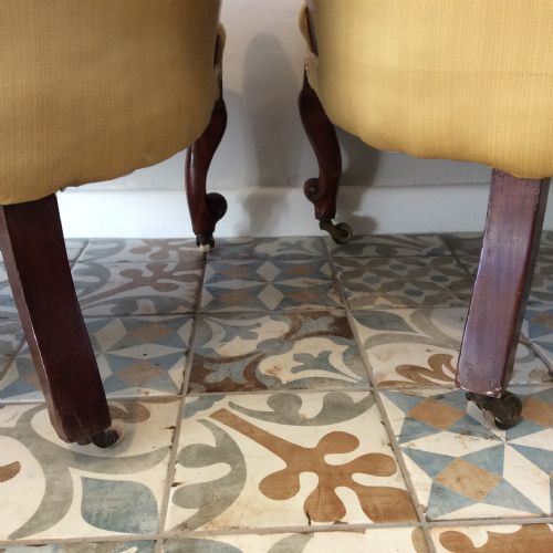 A NEAR PAIR OF UPHOLSTERED ARMCHAIRS - ADDITIONAL PHOTO 11